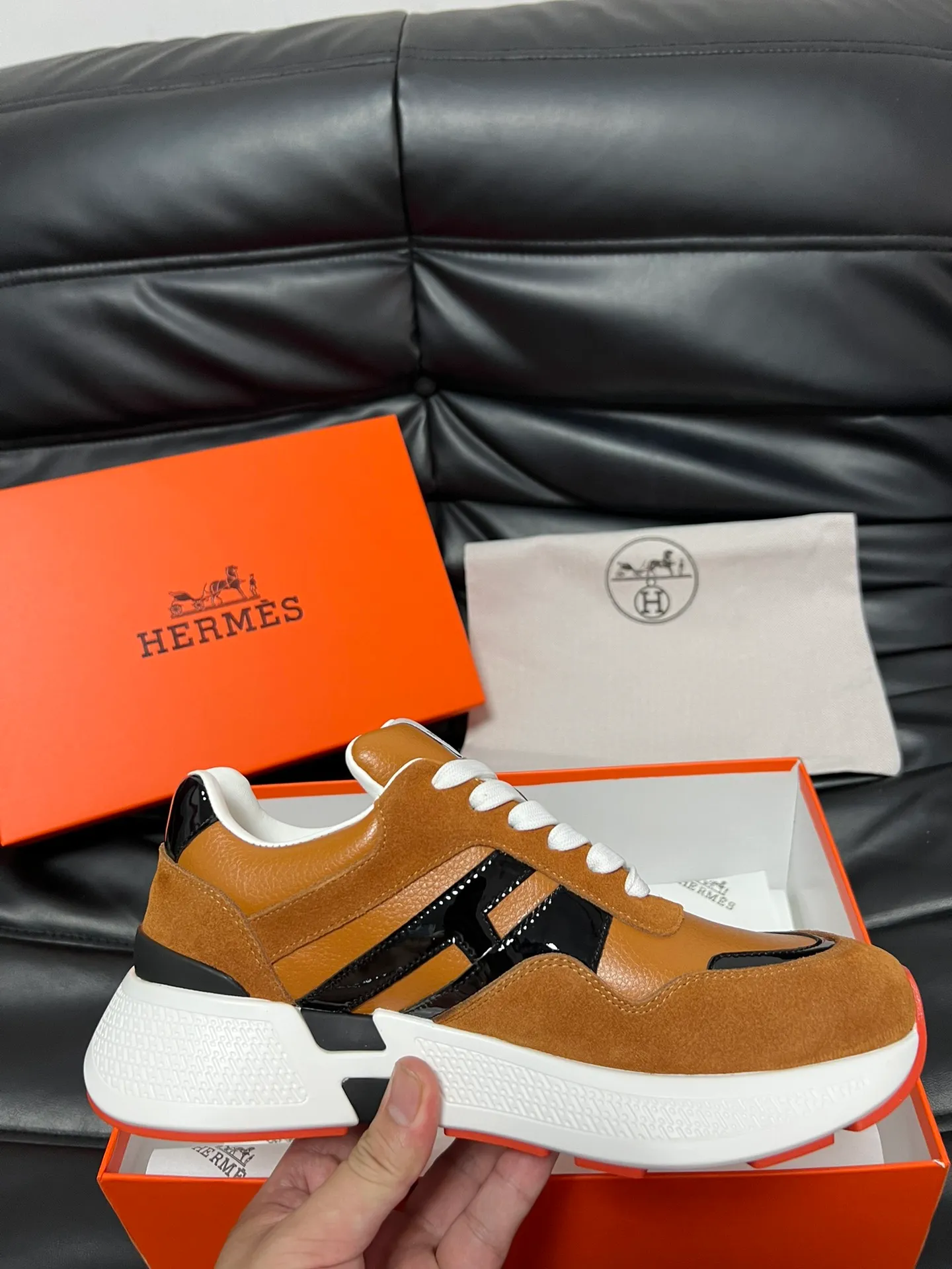 [HERMES] Hermès men's shoes 💰520💰 - High-end quality original order - Upper: 🔝 tumbled calfskin, suede calfskin, shoe body sewn with H pattern - Lining: water-dyed cowhide - Outsole: ultra-light T men's shoes 💰U foam rubber; two-color molded outsole - Super high quality control, fine workmanship: highlighted (high-end, luxury, grade) -Size : 39-44 (38, 45 can be customized)